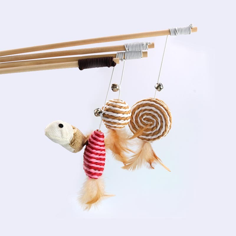 Katzenangel mit Federn und Glöckchen